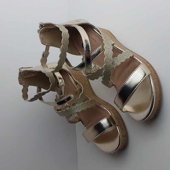 SO Other - So Jackfruit little Girls Wedge Sandals size 1 M